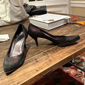 Purple metallic costume national heels